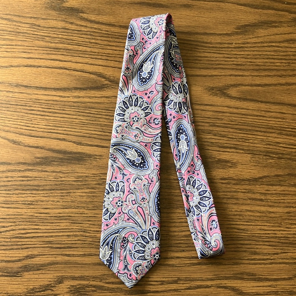 Roundtree & Yorke Paisley Silk Tie